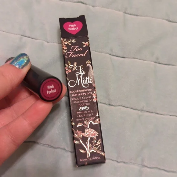 NIB Too Faced La Matte Pitch Perfect Lipstick - Picture 2 of 2